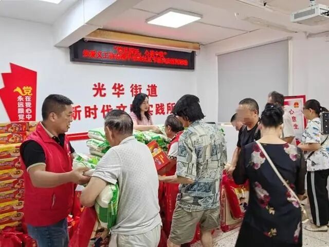 善舉暖心！汕頭龍湖關愛義工節前慰問步履忙